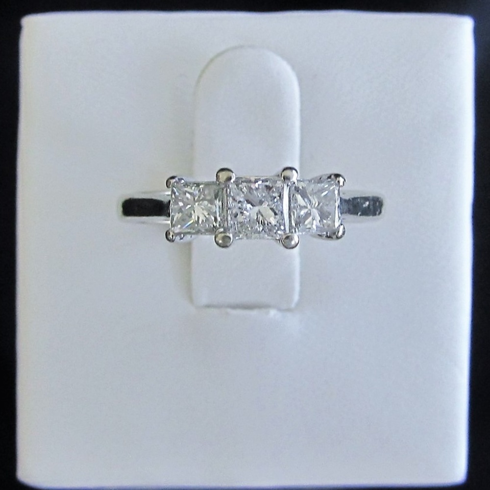 1 Carat Diamond Engagement Ring 14K White Gold!